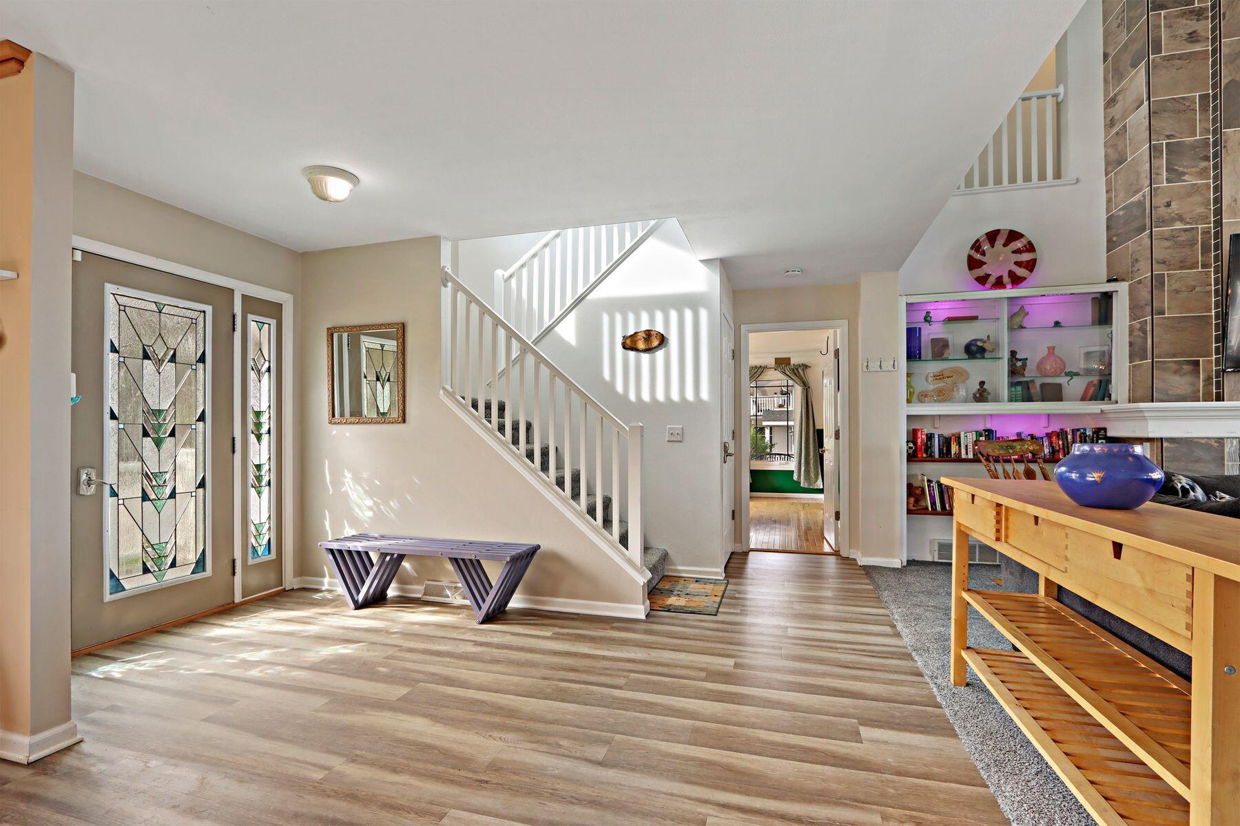 W4226 West End Road Geneva, WI 53147 - Photo 4 of 52 Foyer