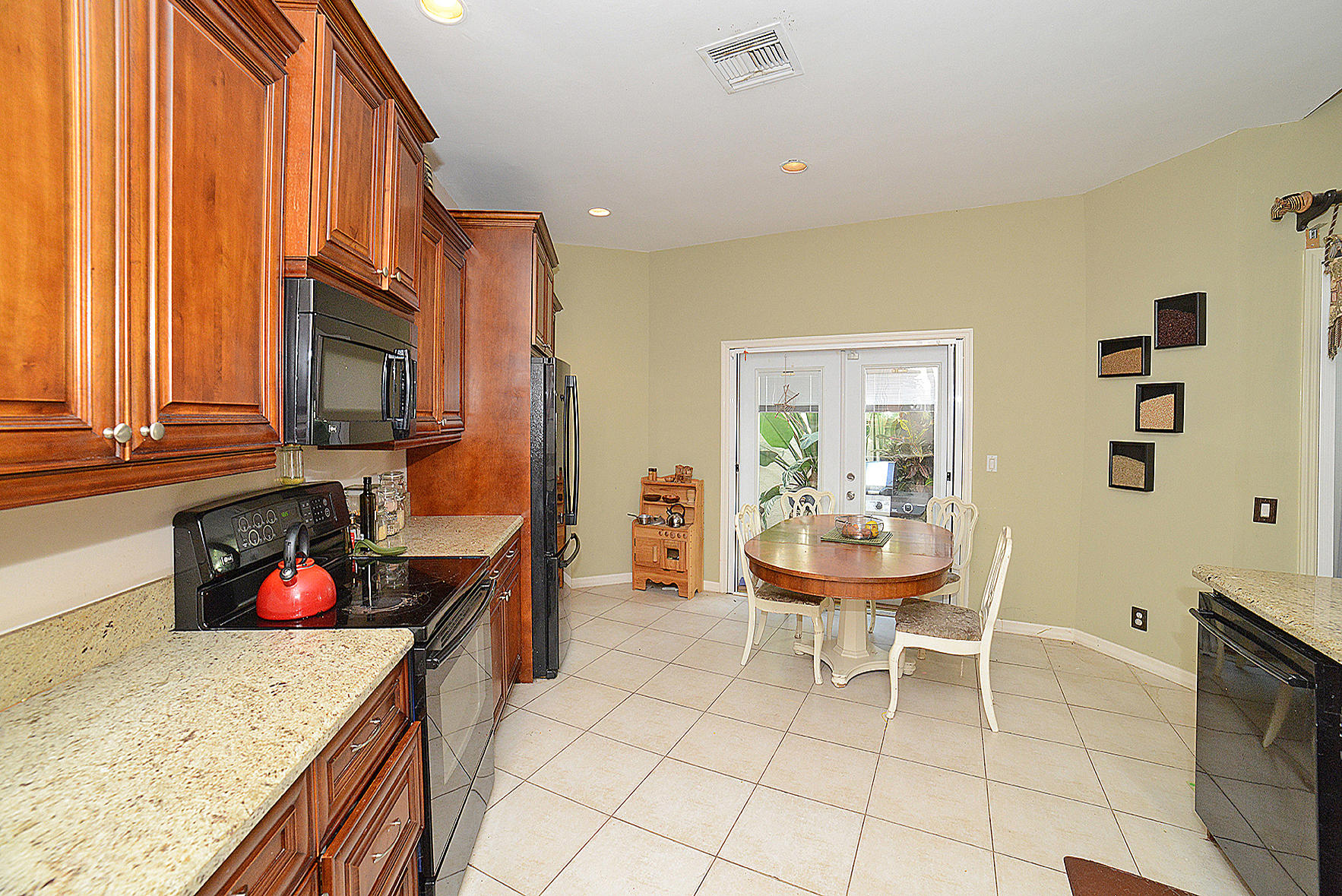 23016 Via Stel Boca Raton, FL 33433 - Photo 4 of 25 via stel kitchen1