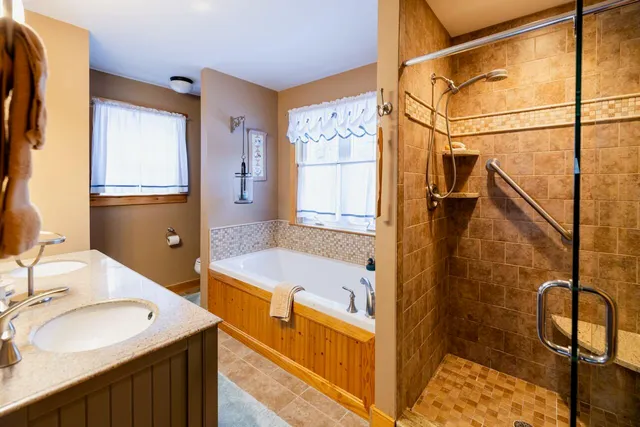 $660,000 | 23 Quarterhorse Drive, Bridgton, ME 04009