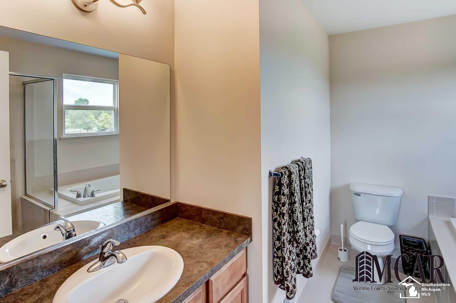804 Golf Ridge Circle Dundee, MI 48131 - Photo 23 of 37 Master Bath