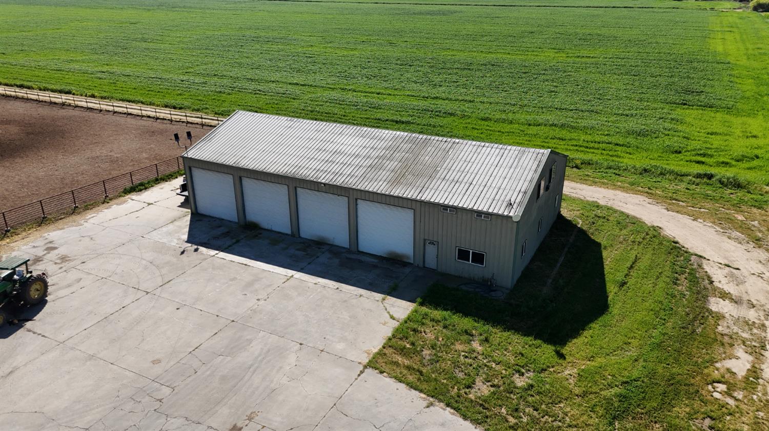 24916 Manteca Road Manteca, CA 95337 - Photo 13 of 16 a view of a backyard