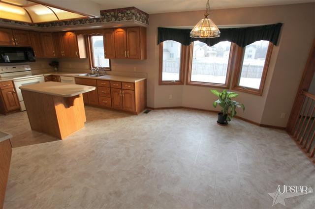 1815 Oakville Road Fort Wayne, IN 46818 - Photo 4 of 26