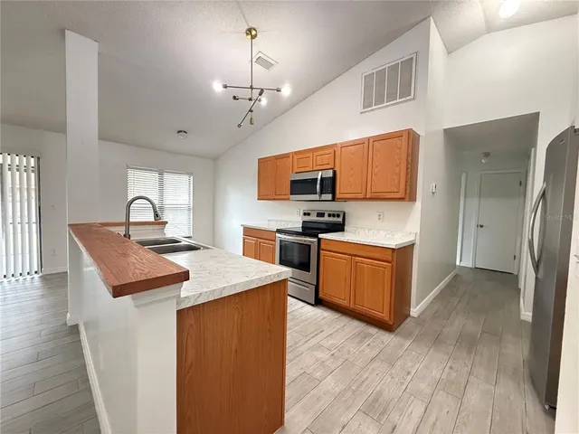 $2,400 | 3718 Linsbury Street, Orlando, FL 32817