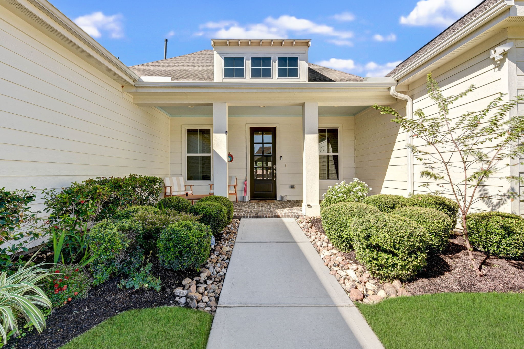 2339 Pale Star Drive Conroe, TX 77384 - Photo 4 of 43 a front view of a house with garden