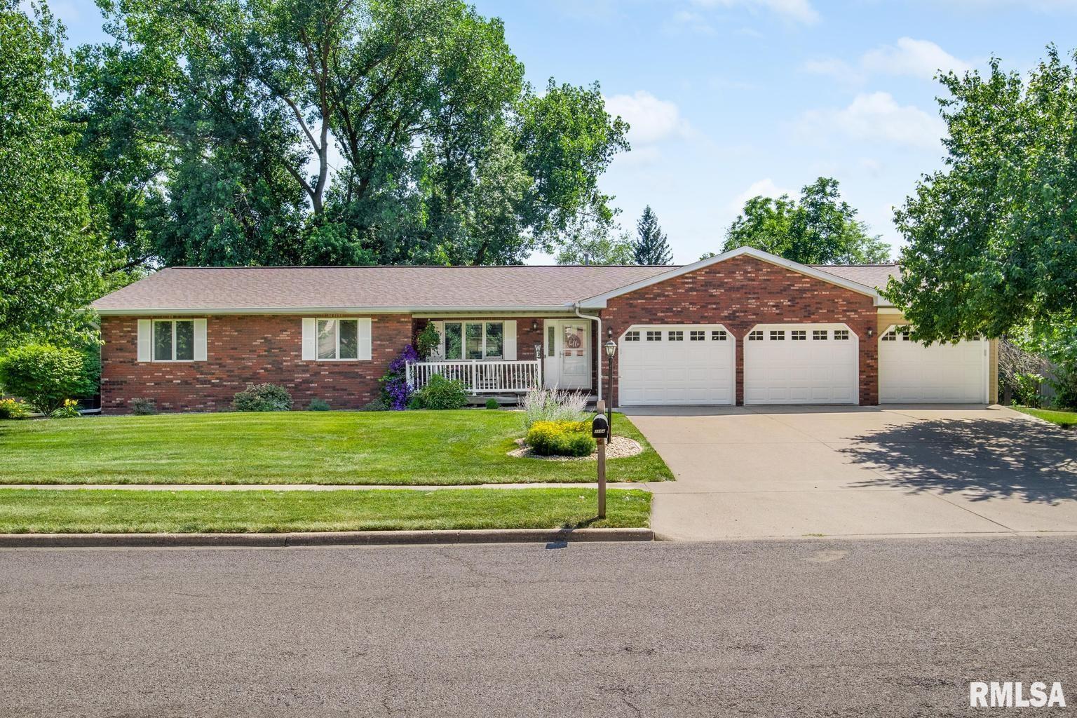 1104 Tottenham Court Washington, IL 61571 - Photo 1 of 46 Gallery Image 1