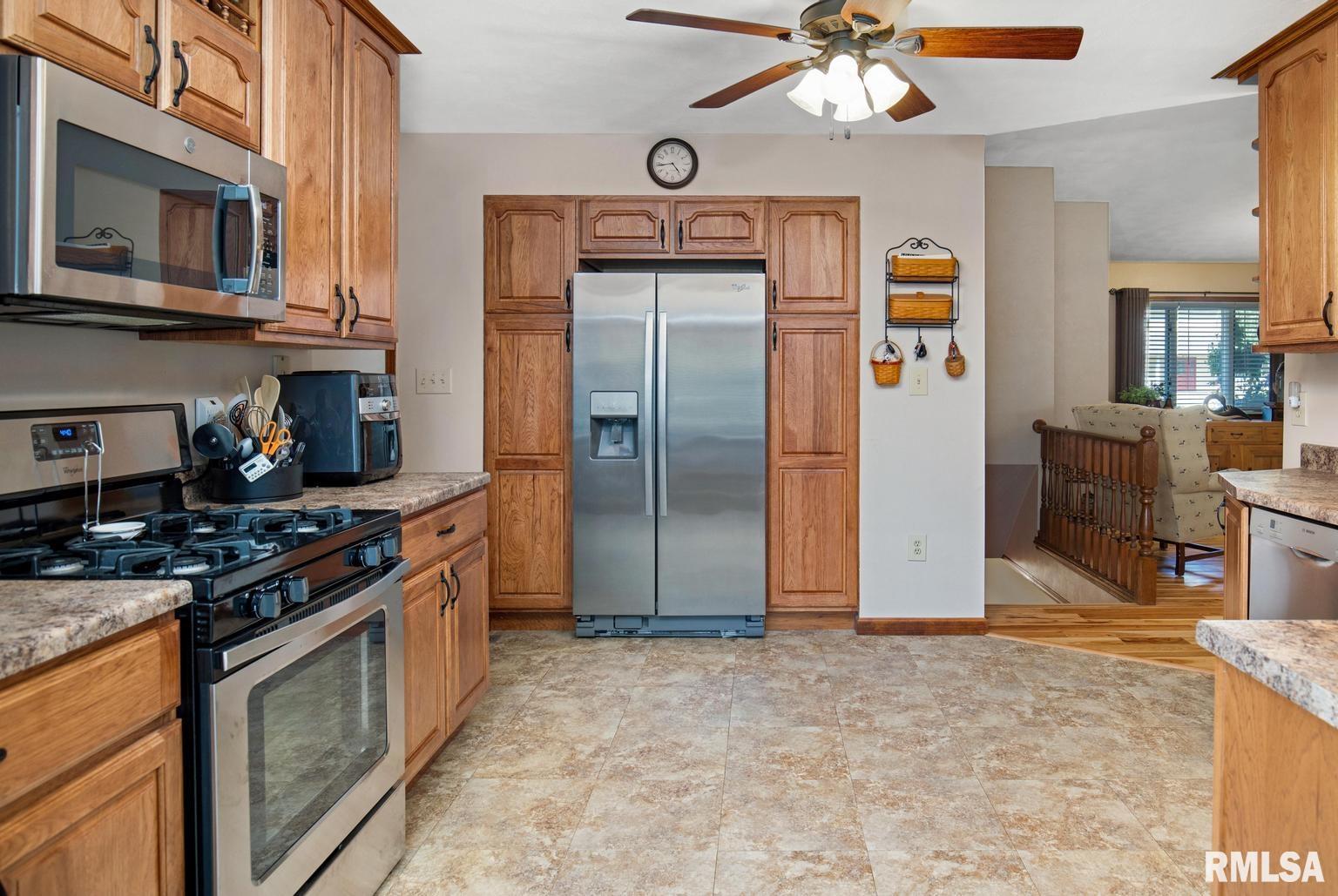 1104 Tottenham Court Washington, IL 61571 - Photo 13 of 46 Gallery Image 13