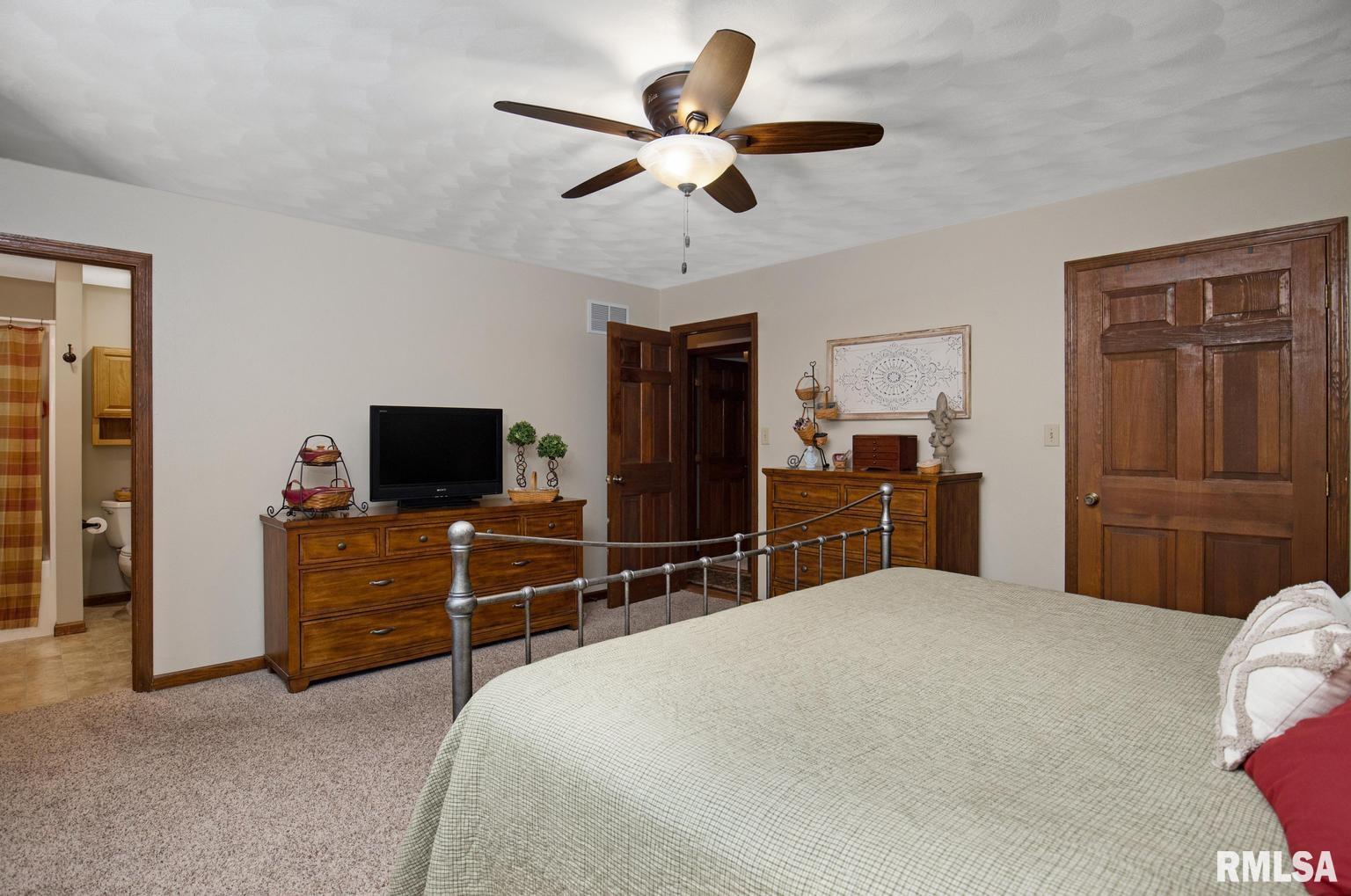 1104 Tottenham Court Washington, IL 61571 - Photo 20 of 46 Gallery Image 20
