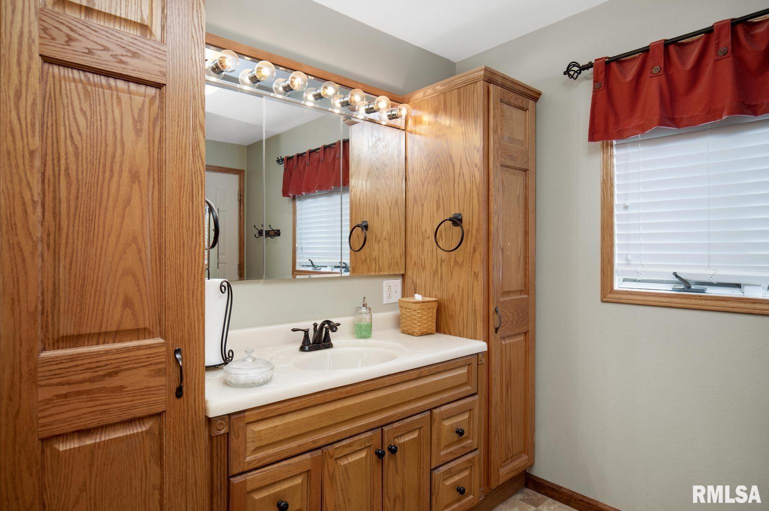 1104 Tottenham Court Washington, IL 61571 - Photo 21 of 46 Gallery Image 21