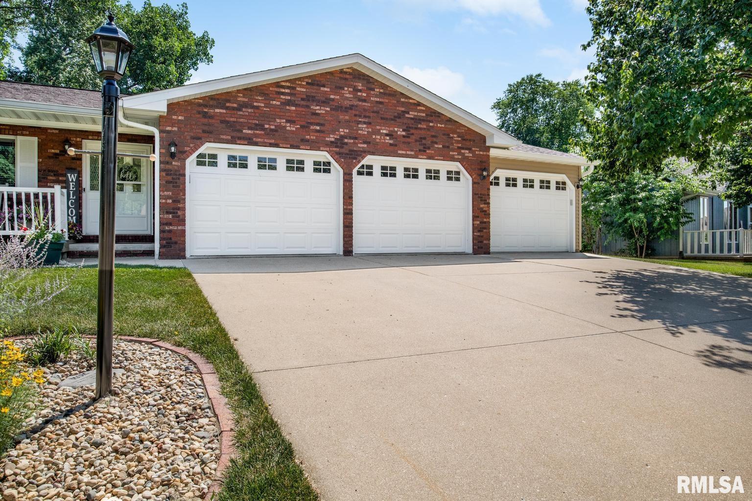 1104 Tottenham Court Washington, IL 61571 - Photo 3 of 46 Gallery Image 3