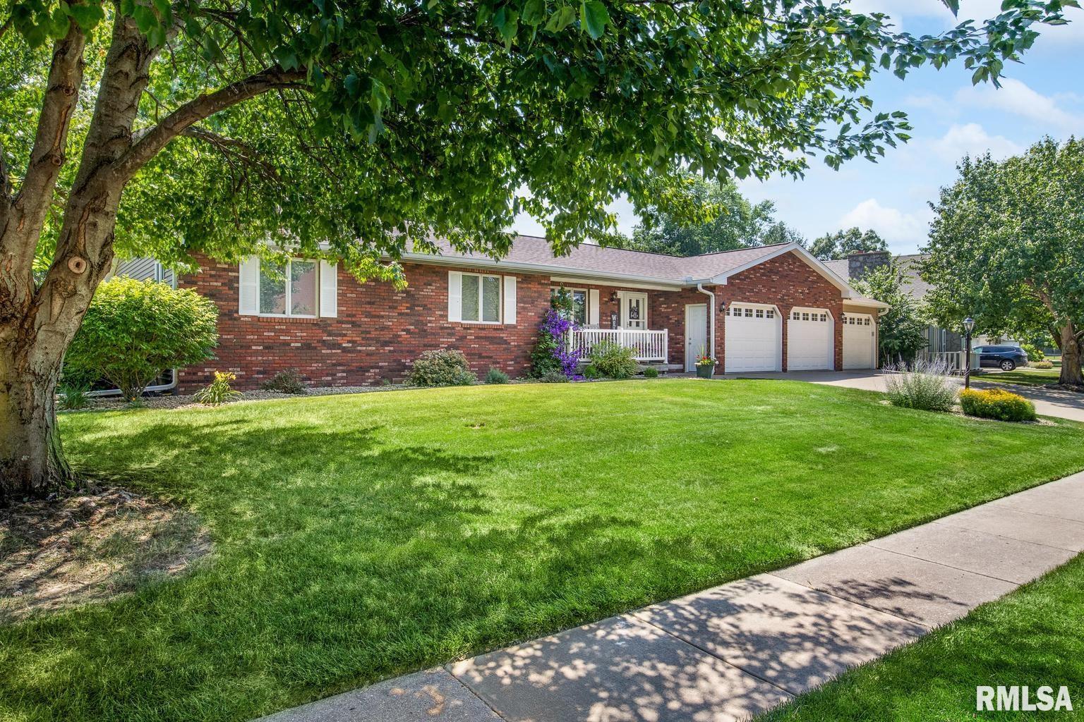 1104 Tottenham Court Washington, IL 61571 - Photo 4 of 46 Gallery Image 4