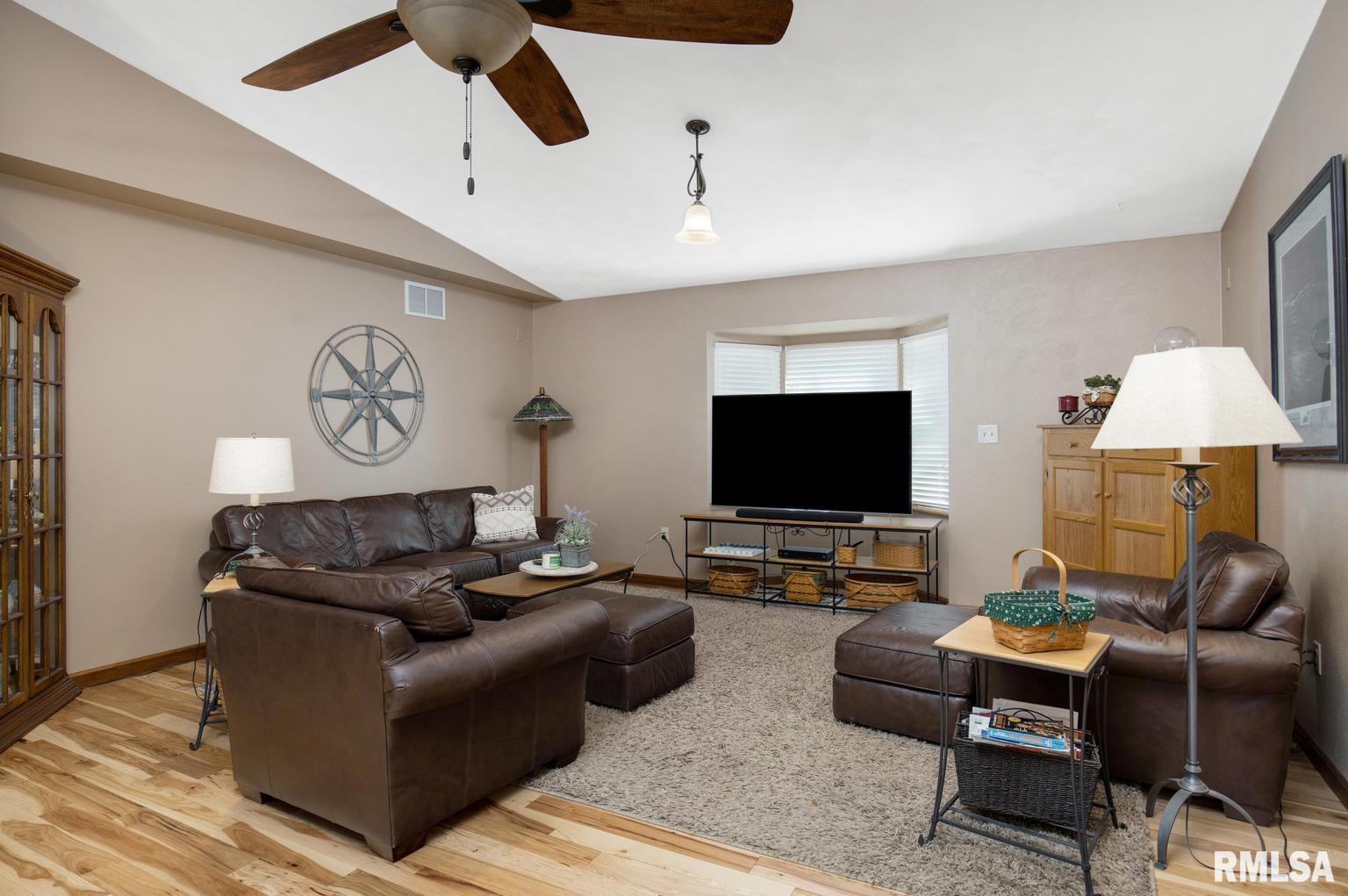 1104 Tottenham Court Washington, IL 61571 - Photo 10 of 46 Gallery Image 10