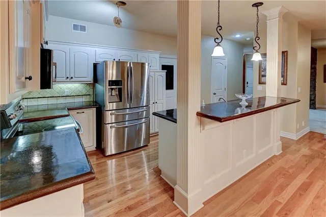 $389,900 | 820 Southwest 36 Street, Lee's Summit, MO 64082