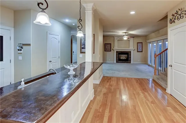 $389,900 | 820 Southwest 36 Street, Lee's Summit, MO 64082