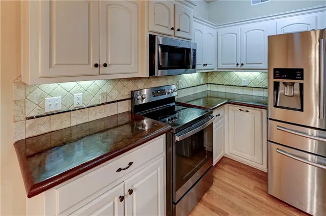 $389,900 | 820 Southwest 36 Street, Lee's Summit, MO 64082