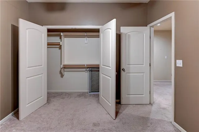 $389,900 | 820 Southwest 36 Street, Lee's Summit, MO 64082