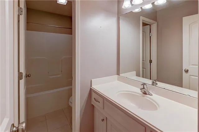 $389,900 | 820 Southwest 36 Street, Lee's Summit, MO 64082