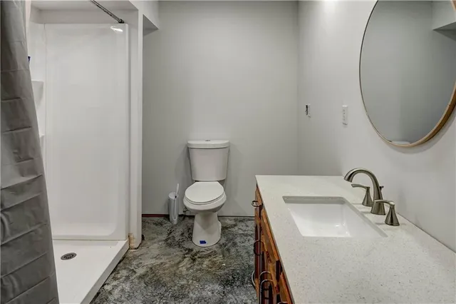 $389,900 | 820 Southwest 36 Street, Lee's Summit, MO 64082