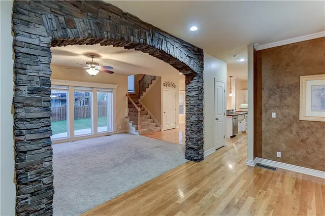 $389,900 | 820 Southwest 36 Street, Lee's Summit, MO 64082