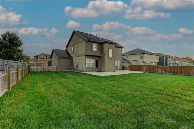 $389,900 | 820 Southwest 36 Street, Lee's Summit, MO 64082