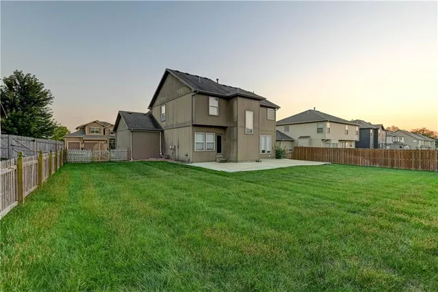 $389,900 | 820 Southwest 36 Street, Lee's Summit, MO 64082