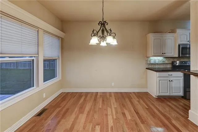 $389,900 | 820 Southwest 36 Street, Lee's Summit, MO 64082