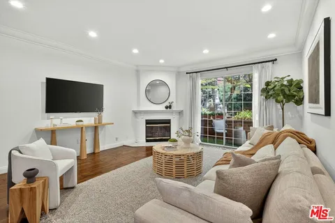 $1,595,000 | 315 North Swall Drive, Unit 103, Beverly Hills, CA 90211