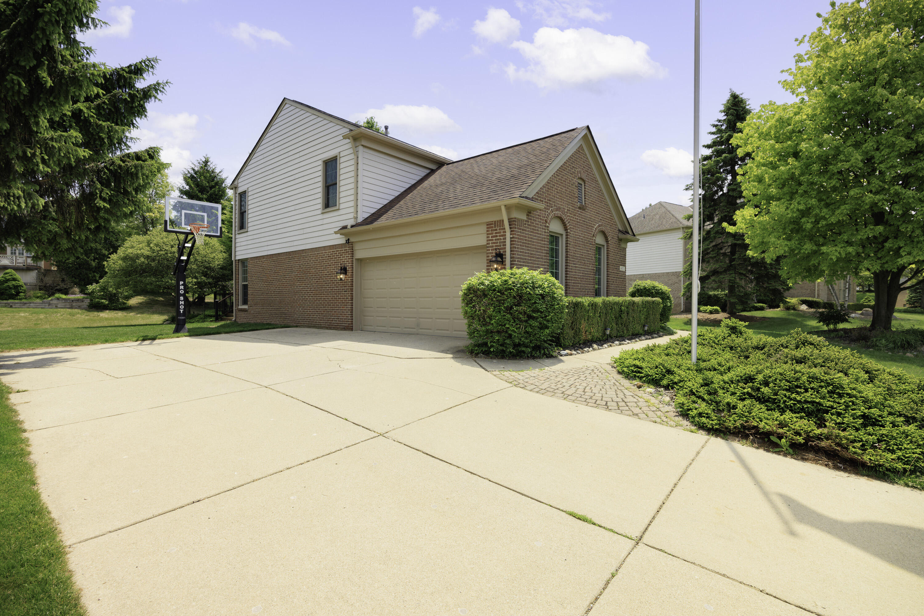 4923 Lexington Court Rochester, MI 48306 - Photo 5 of 42 4923 Lexington Ct 05
