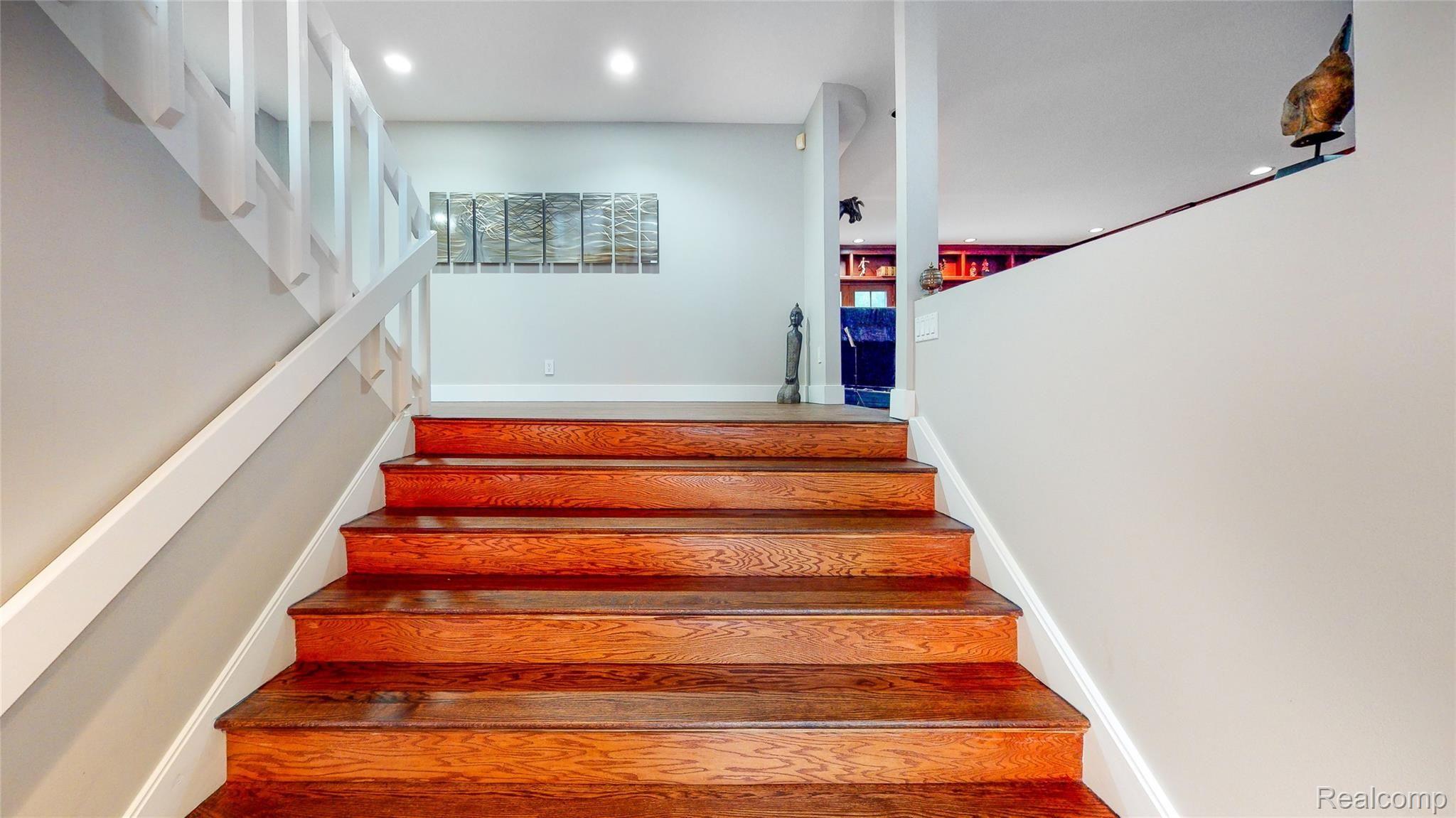 475 Goodhue Road Bloomfield Hills, MI 48304 - Photo 6 of 84 Welcome-To-475-Goodhue-Court-05-Foyer.jpg