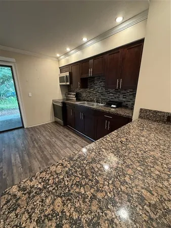 $1,700 | 447 6th Avenue Northeast, Unit B, Largo, FL 33770