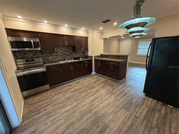 $1,700 | 447 6th Avenue Northeast, Unit B, Largo, FL 33770