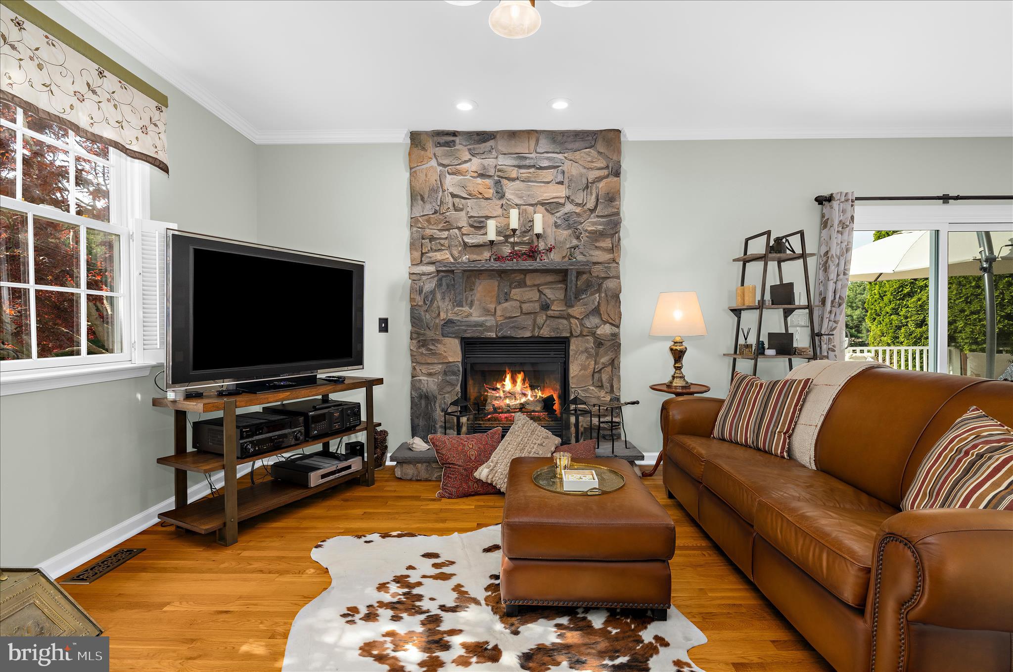 988 White Marsh Road Centreville, MD 21617 - Photo 20 of 96 a living room with furniture and a flat screen tv