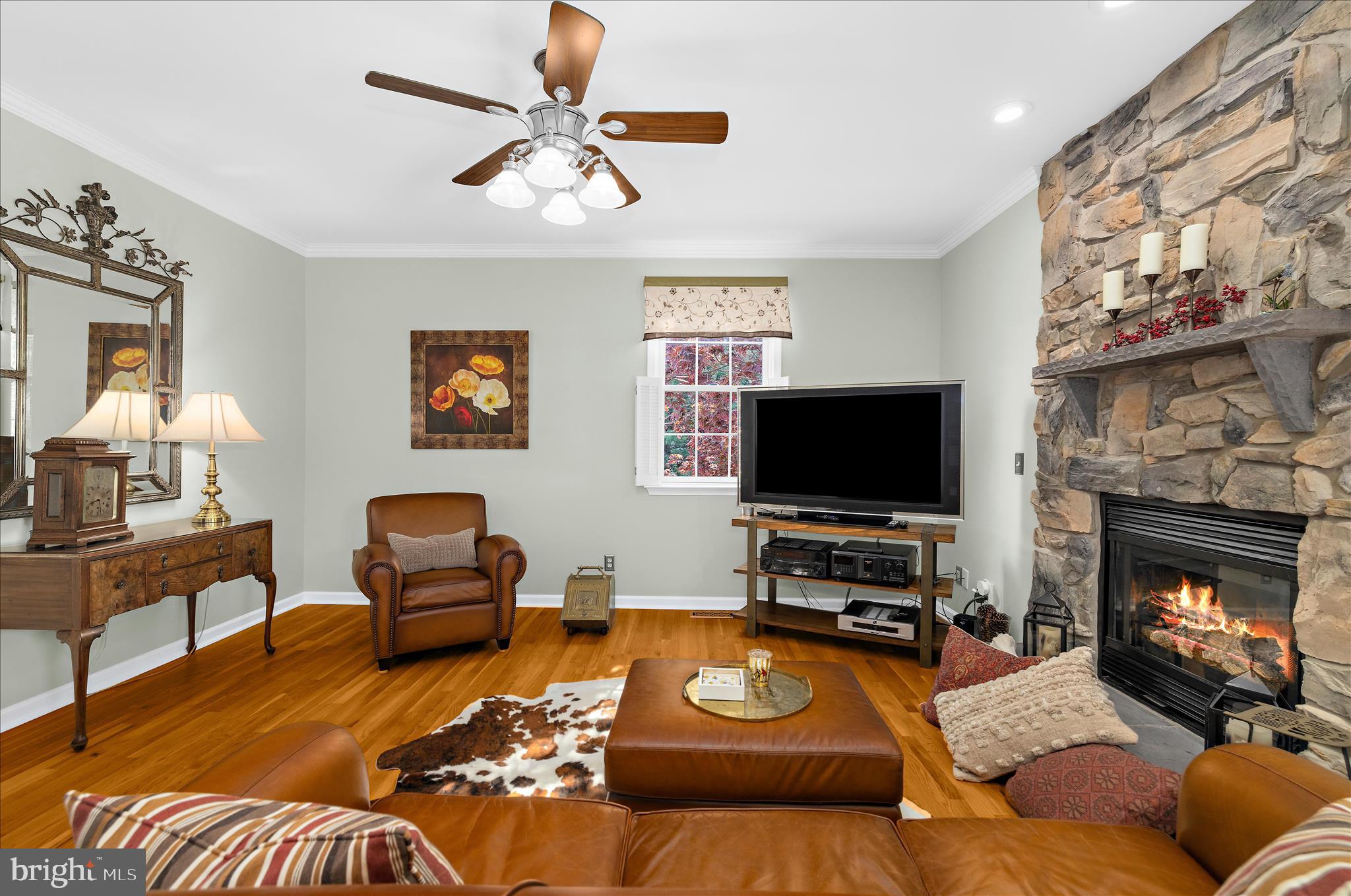 988 White Marsh Road Centreville, MD 21617 - Photo 21 of 96 a living room with furniture and a flat screen tv