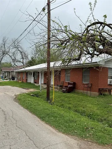a view of a house with a garage