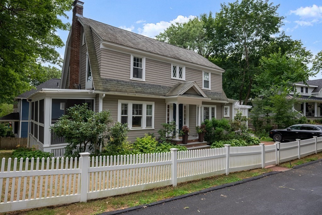 45 Howe Street Wellesley, MA 02482 - Photo 2 of 30