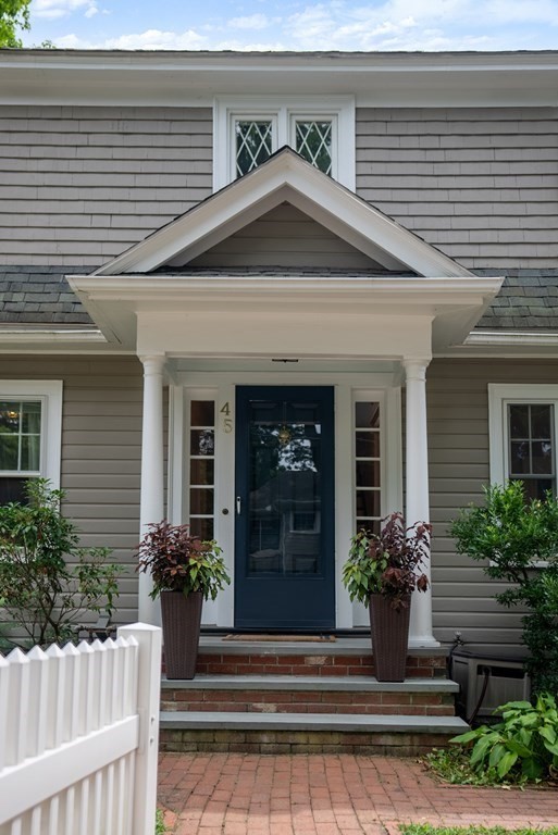 45 Howe Street Wellesley, MA 02482 - Photo 3 of 30