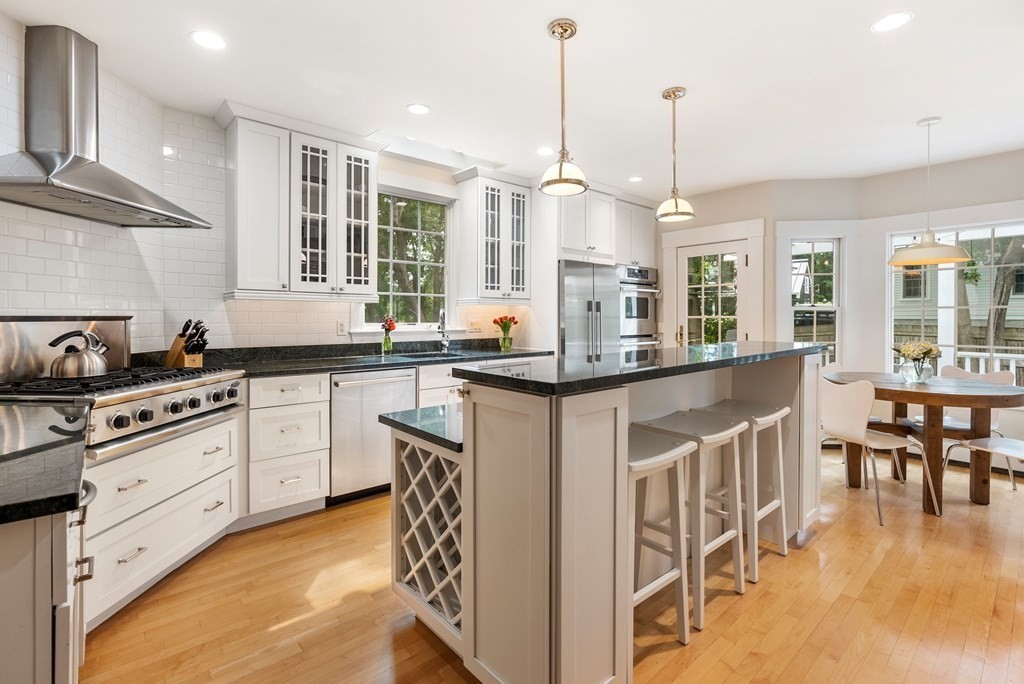 45 Howe Street Wellesley, MA 02482 - Photo 5 of 30