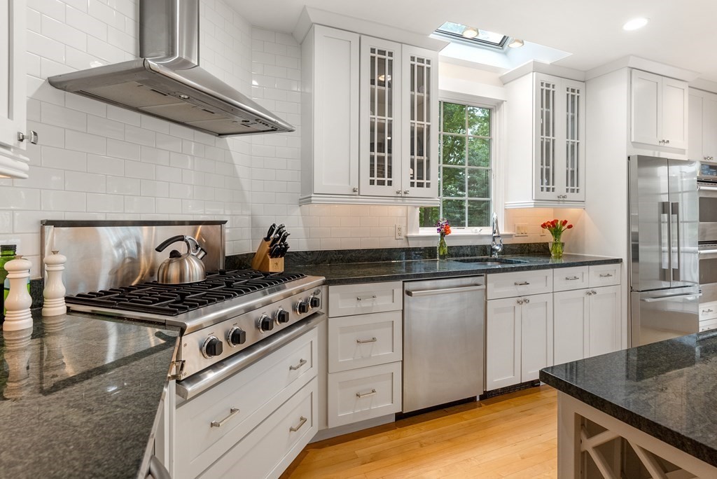 45 Howe Street Wellesley, MA 02482 - Photo 7 of 30