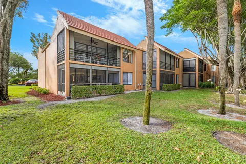 $325,000 | 11296 Green Lake Drive, Unit 204, Boynton Beach, FL 33437