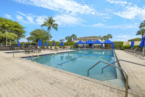 $325,000 | 11296 Green Lake Drive, Unit 204, Boynton Beach, FL 33437