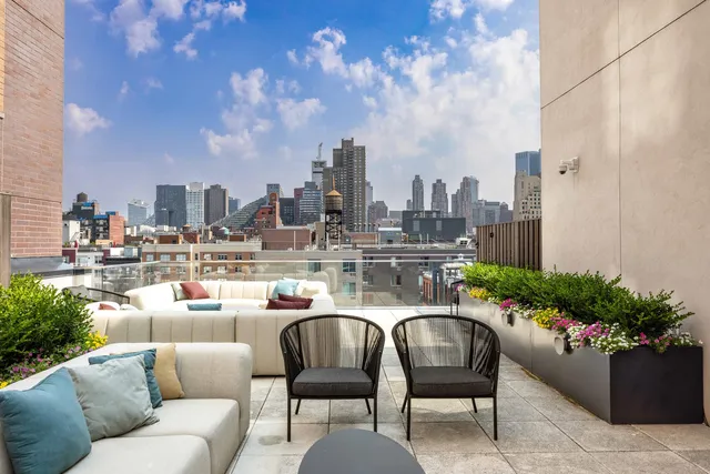 $695,000 | 500 West 45th Street, Unit 503 | Hell's Kitchen