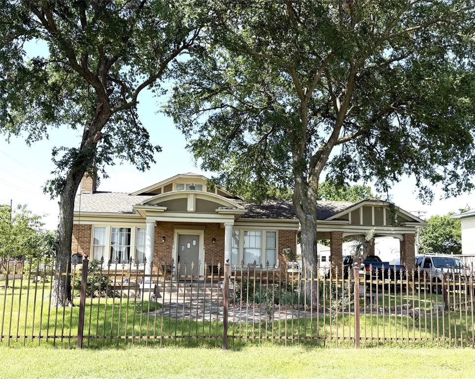 406 Walnut Street Forreston, TX 76041 - Photo 1 of 30