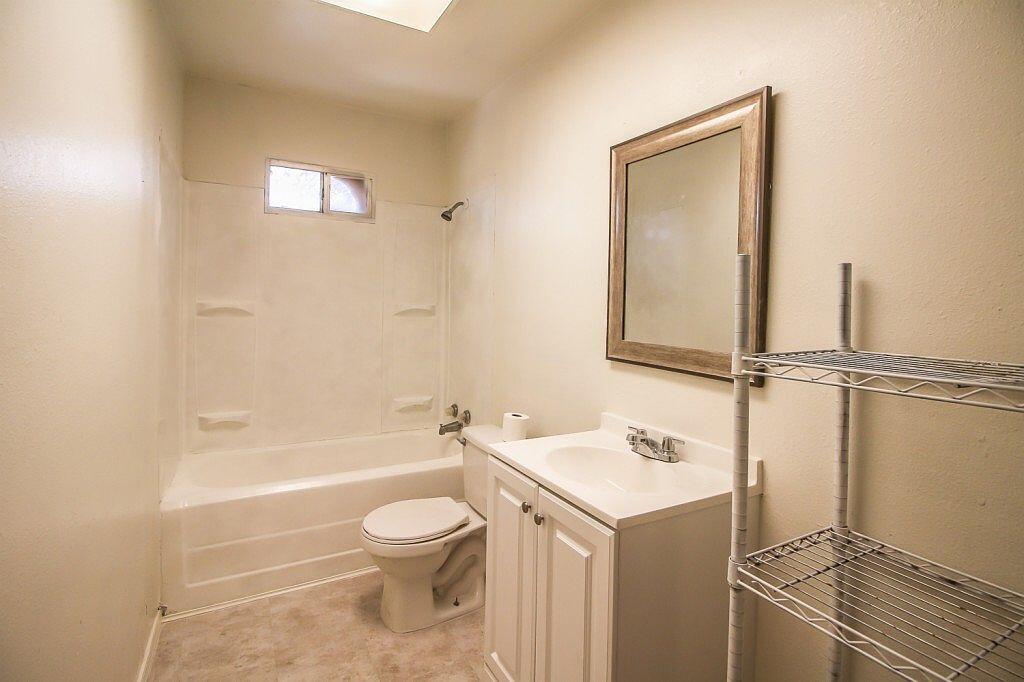 1805 Avenue R Lubbock, TX 79401 - Photo 9 of 18 a bathroom with a toilet sink and a bathtub