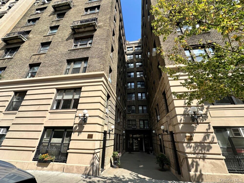 203 West 81st Street, Unit 4E Manhattan, NY 10024 - Photo 6 of 17 a view of a building with a door
