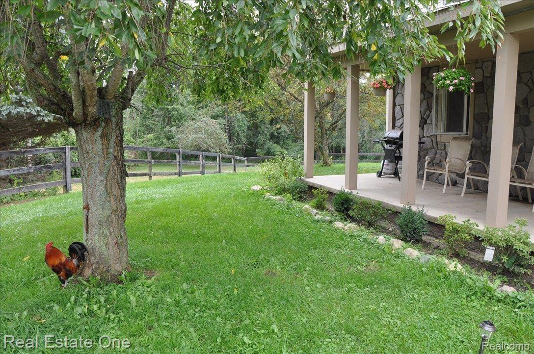 2870 Texter Road Leonard, MI 48367 - Photo 18 of 24 Deck - Corral