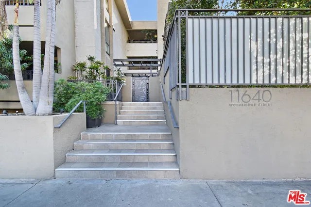$4,225 | 11640 Woodbridge Street, Unit 304, Studio City, CA 91604