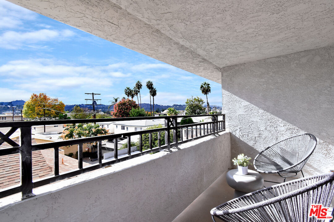 11640 Woodbridge Street, Unit 304 Studio City, CA 91604 - Photo 17 of 23