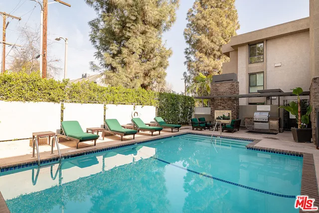 $4,225 | 11640 Woodbridge Street, Unit 304, Studio City, CA 91604