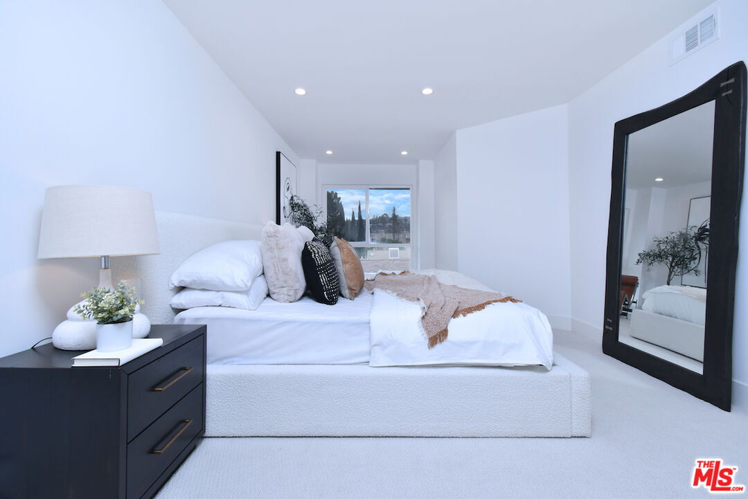 11640 Woodbridge Street, Unit 304 Studio City, CA 91604 - Photo 10 of 23