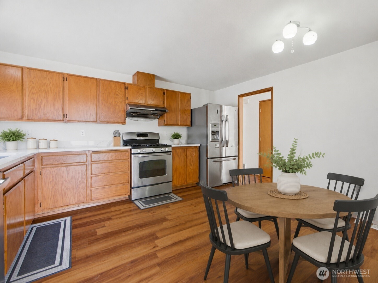 512 North 104th Street Seattle, WA 98133 - Photo 12 of 28