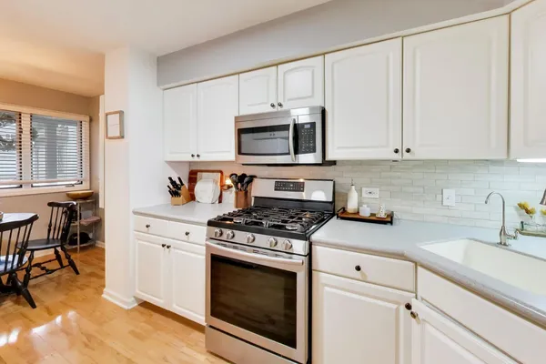 $334,900 | 334 Bristol Lane, Fox River Grove, IL 60021